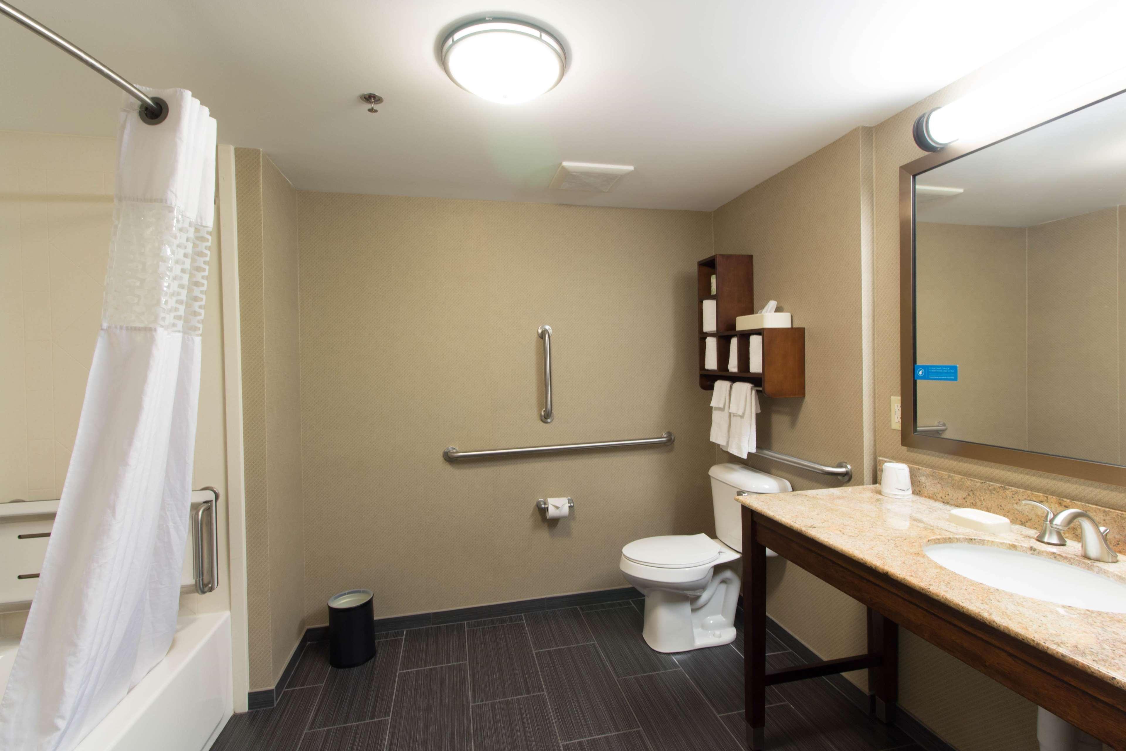 Hampton Columbus-south 3*